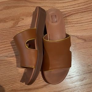 Flipflop tan slide sandals, sz 7